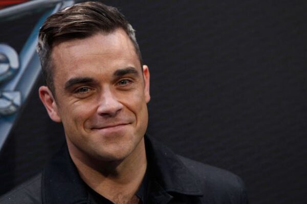 Δεν γίνονται αυτά! Ο Robbie Williams έκανε πικάντικο αστείο σε …15χρονη