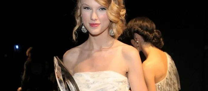 Η Taylor Swift στα παρασκήνια των People’s Choice Awards 2010 στο Λος Άντζελες.
