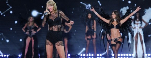 Δείτε την Taylor Swift πιο σέξυ από ποτέ στο show της Victoria’s Secret!