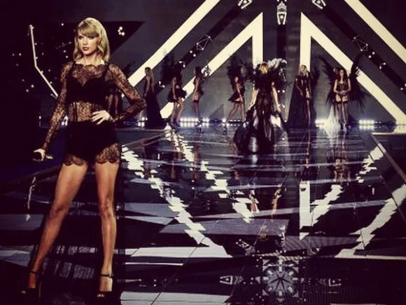 taylor-swift-sexy-lingerie-2-580x435