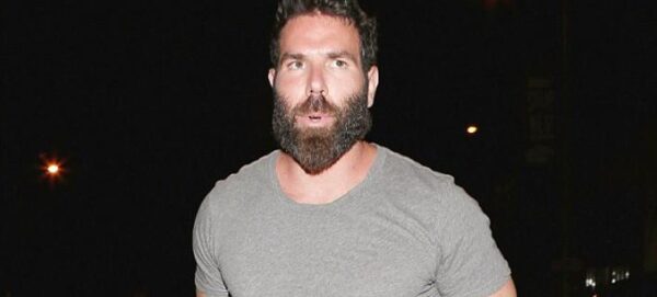 Dan Bilzerian, ο άνθρωπος που τερμάτισε το Ιnstagram: Οπλα, πάρτι οργίων, χλιδή και βία