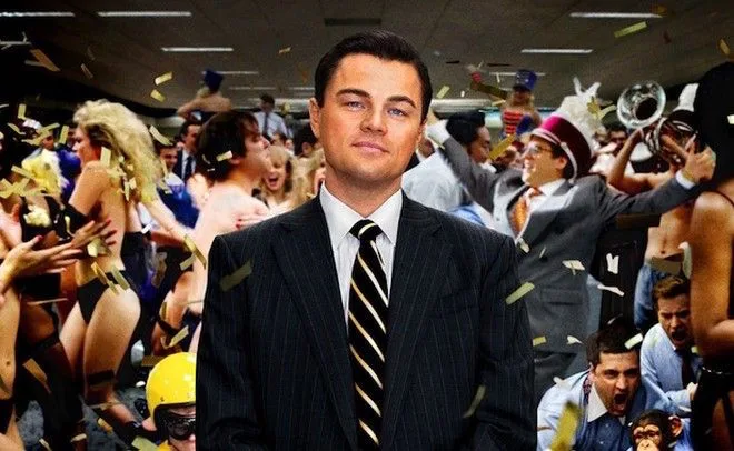 Ο Leonardo DiCaprio σε σκηνή από την ταινία Ο Λύκος της Wall Street.