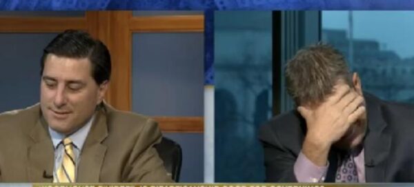 Δεν υπάρχει: Δύο αδέλφια πολιτικοί μάχονται σε ντιμπέιτ και παρεμβαίνει η μάνα τους και τους τα «χώνει»
