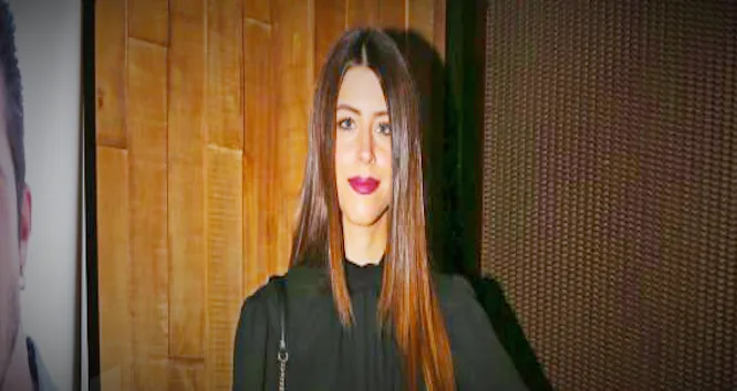 Η Demy σε νυχτερινή έξοδο