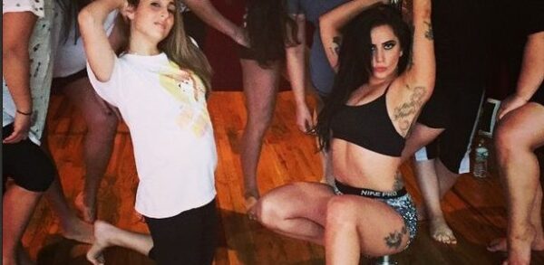 «Ξέφυγε» η Lady Gaga στο bachelor της κολλητής της! Δείτε την σε προκλητικές πόζες!