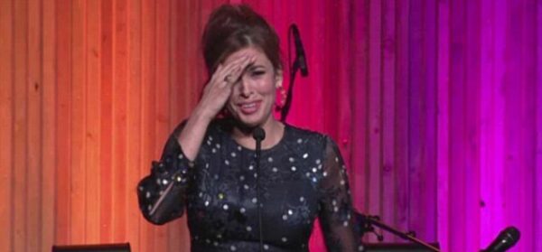 Η Eva Mendes μιλάει για πρώτη φορά για τη μάχη του αδερφού της με τον καρκίνο και συγκινεί!