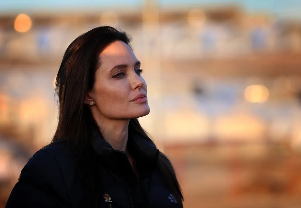 Angelina-Jolie-Refugee-Camp-Iraq-January-2015-3