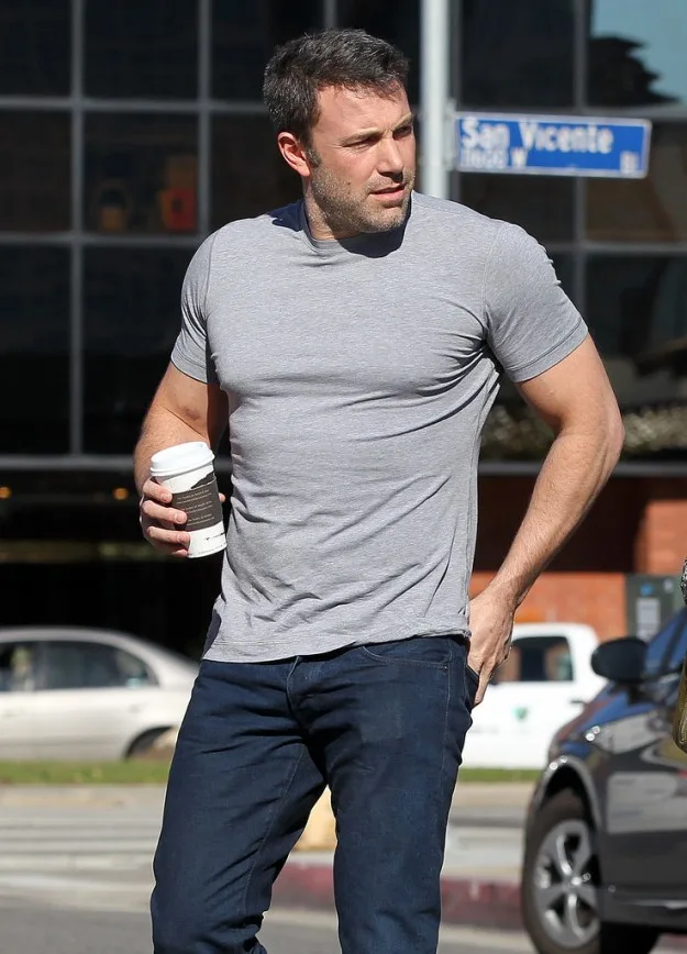 Ben-Affleck-shirt-seriously-underestimated-what-signed-up