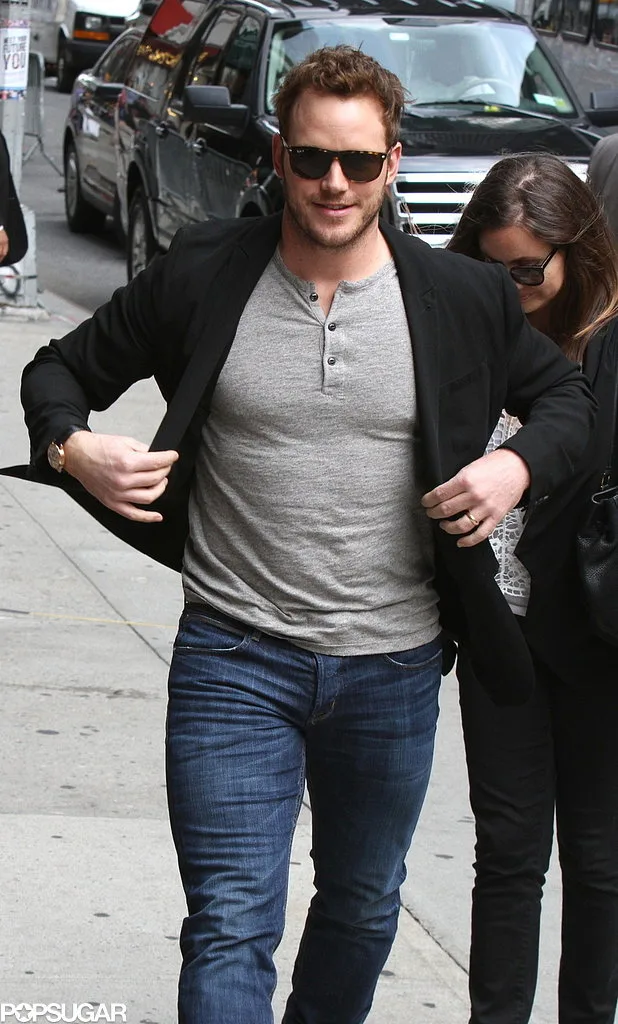 Chris-Pratt-trying-desperately-button-his-jacket-little-success