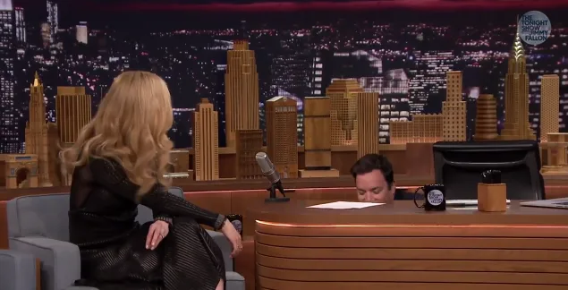 Η Nicole Kidman και ο Jimmy Fallon στο πλατό του The Tonight Show.