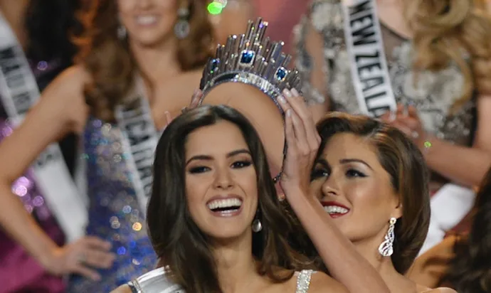 Η Paulina Vega στέφεται Miss Universe 2015