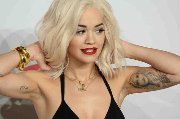 Χαμός! Γιατί το στήθος της Rita Ora προκάλεσε τα παράπονα εκατοντάδων τηλεθεατών;