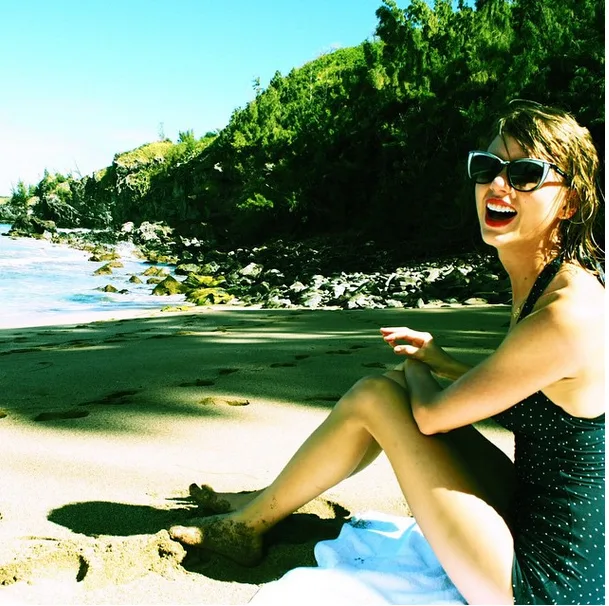 Taylor Swift s Private Twitter Messages Leak Online After Hack
