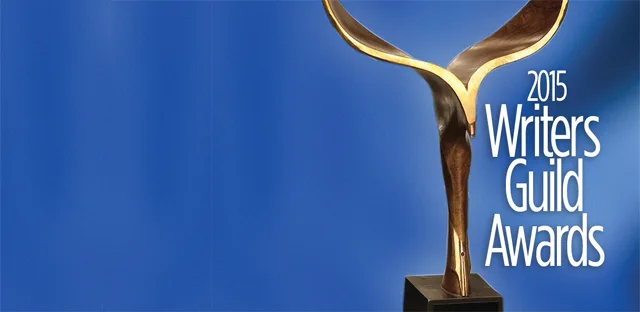 Το αγαλματίδιο των Writers Guild Awards 2015 σε μπλε φόντο.