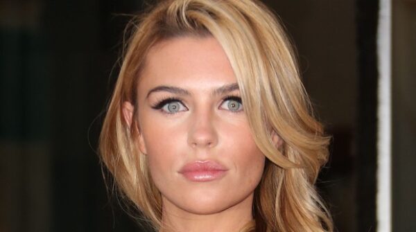 H Abbey Clancy παραμένει σέξυ και κορμάρα παρά την εγκυμοσύνη της! Δείτε τη φωτογραφία που ανέβασε!