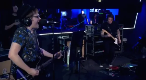 Οι Fall Out Boy σε στούντιο ηχογράφησης.