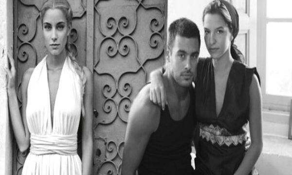 Διάσημοι Έλληνες ποζάρουν για το νέο βιβλίο της Calliope