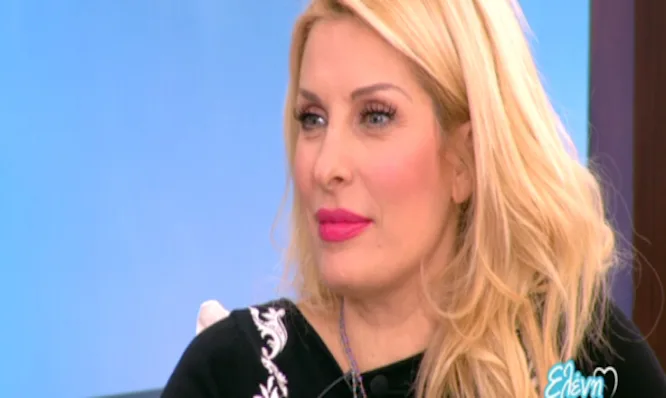 Η Ελένη Μενεγάκη σε τηλεοπτικό πλατό