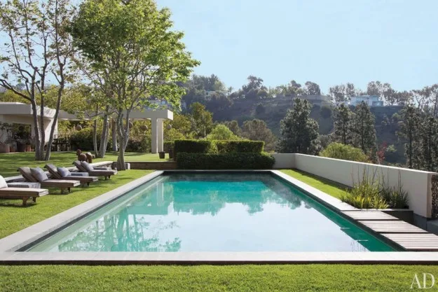 item16.rendition.slideshowhorizontal.ellen-degeneres-portia-de-rossi-beverly-hills-home-17-pool