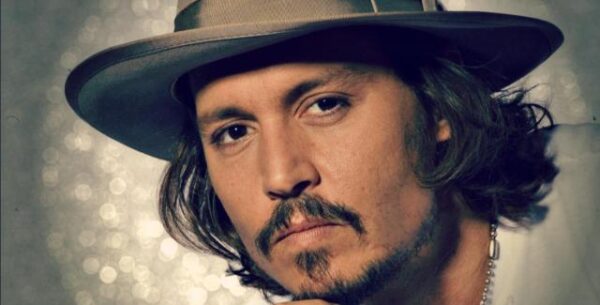 O Johnny Depp διαψεύδει ότι χωρίζει με τον πιο…κατηγορηματικό τρόπο! Δείτε τον σε καυτά φιλιά