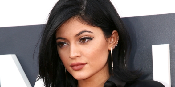 Kylie Jenner: Oι φωτογραφίες με την φουσκωμένη κοιλιά είναι ψεύτικες!