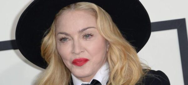 Προκαλεί πάλι η Madonna -Σάλος με φωτογραφίες που χρησιμοποίησε για την προώθηση άλμπουμ