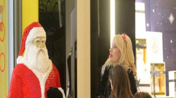 Η βόλτα της Ελένης Μενεγάκη με τις κόρες της, Λάουρα και Βαλέρια