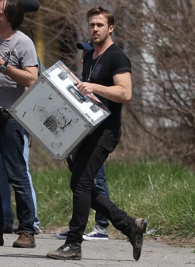 point-Ryan-Gosling-shirt-sleeves-ready-give-up