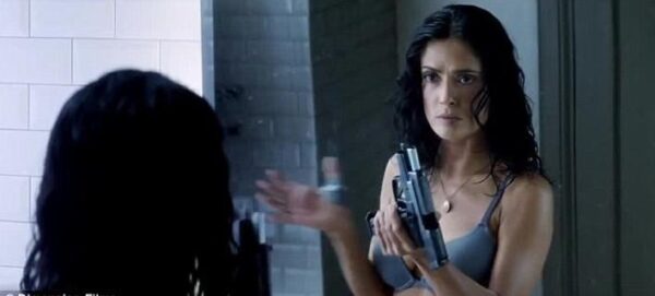 Σούπερ αποκαλυπτική η Salma Hayek στη νέα της ταινία! Δείτε φωτογραφίες