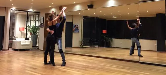 Ο Χρήστος Σπανός σε πρόβα χορού για το Dancing with the Stars.