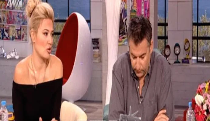 Η Φαίη Σκορδά και ο Γιώργος Λιάγκας σε τηλεοπτικό πλατό.