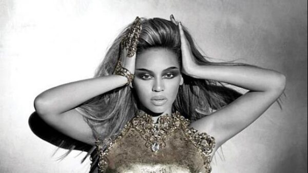 Aυτή είναι η αληθινή Beyonce! Δείτε το πρόσωπο της χωρίς photoshop