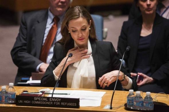 Ανησυχίες προκαλεί η φωτογραφία της Angelina Jolie! Πιο αδύνατη από ποτέ!