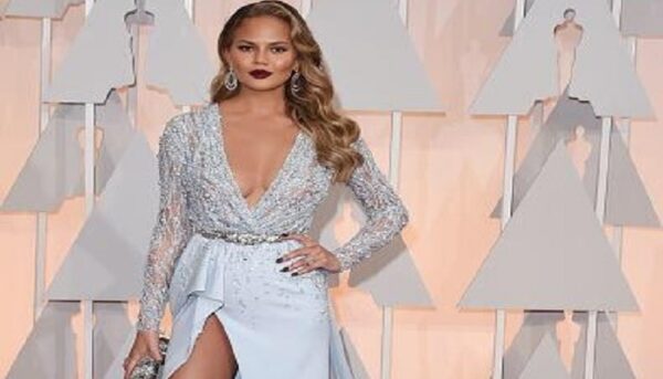 H super sexy εμφάνιση της συζύγου του John Legend στο κόκκινο χαλί
