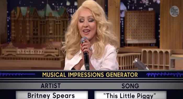 Η Christina Aguilera στο Tonight Show με τον Jimmy Fallon.