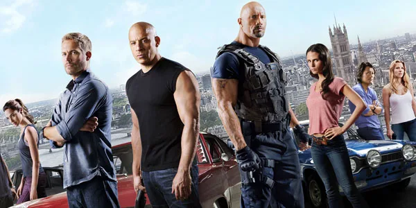 Το καστ της ταινίας Fast & Furious σε φόντο πόλης