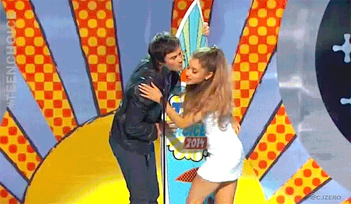 Ο Ian Somerhalder και η Ariana Grande στα Teen Choice Awards 2014.
