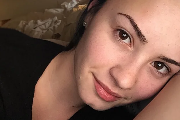 demi-lovato-no-make-up-9