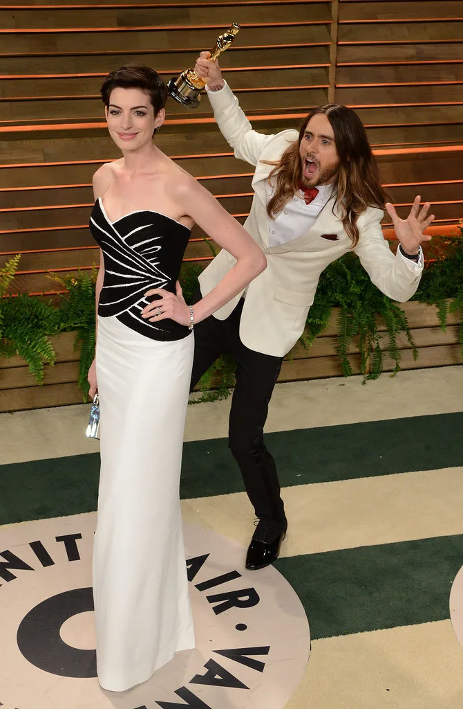 fun-photobombs-continued-after-show-when-Jared-Leto-snuck-up