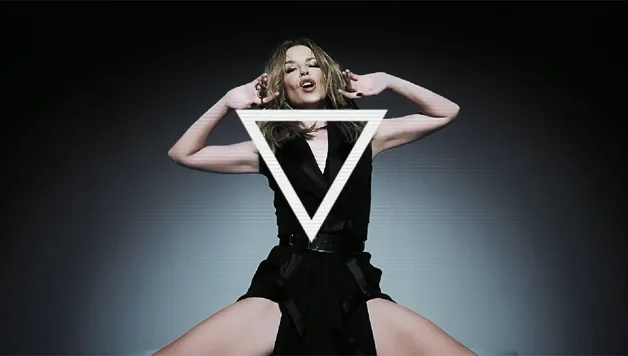 Η Kylie Minogue στο video clip του Right Here, Right Now