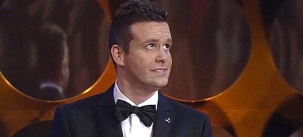 Δεν υπάρχει αυτό που έγινε: Σωσίας του Jim Carrey κατάφερε να ξεγελάσει τους πάντες σε βραβεία και τον αντιμετώπισαν σαν σταρ
