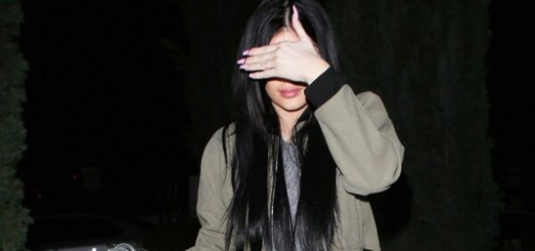 Φωτιές άναψε πάλι η Kylie Jenner με διάφανο μαύρο κολάν!