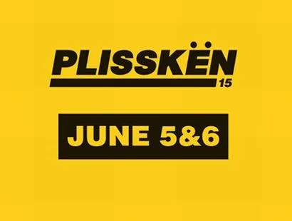Λογότυπο Plisskën Festival 2015 σε κίτρινο φόντο.