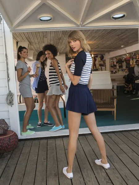 taylor-swift-legs-keds-3