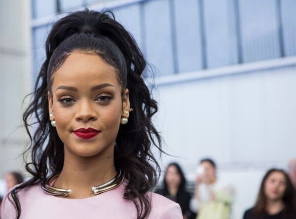 Κι όμως: Η ζωή της Rihanna θα γίνει ντοκιμαντέρ!
