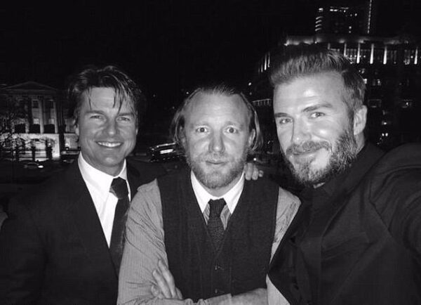 Tom Cruise, David Beckham και Guy Ritchie σκαρφάλωσαν σε μνημείο για να βγάλουν…selfie!