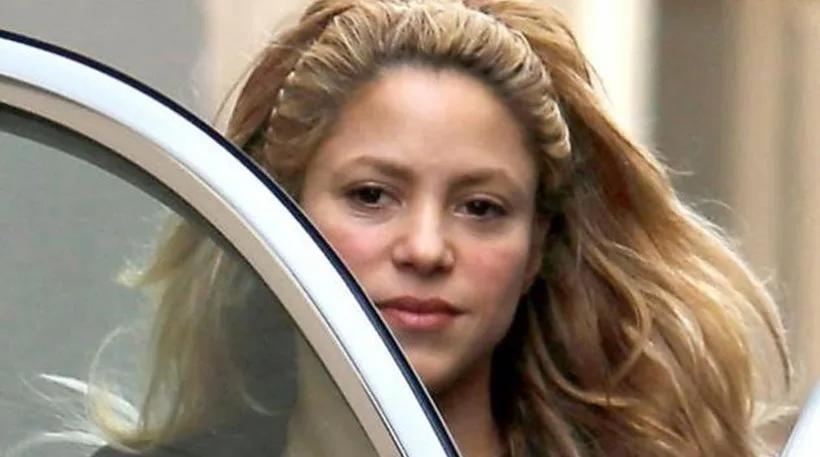 Η Shakira χωρίς μακιγιάζ μέσα σε αυτοκίνητο