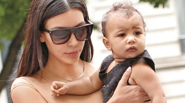 Προκαλεί πάλι η Kim Kardashian: «Η κόρη μου ξέρει να βάζει μέικ απ»!
