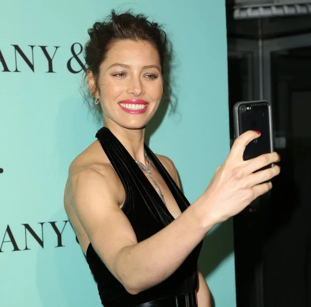 Jessica-Biel-got-snap-happy-NYC-April-2014-when-she-took