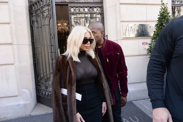 Kim-Kardashian-Cleavage-Paris-Pictures